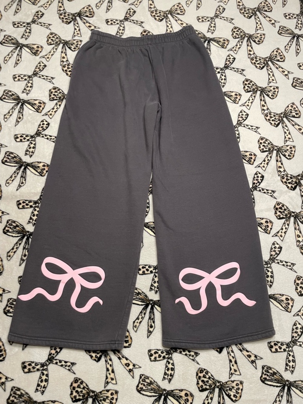 Edit Street Grey Wide-Leg Sweatpants with Pink Bow Details